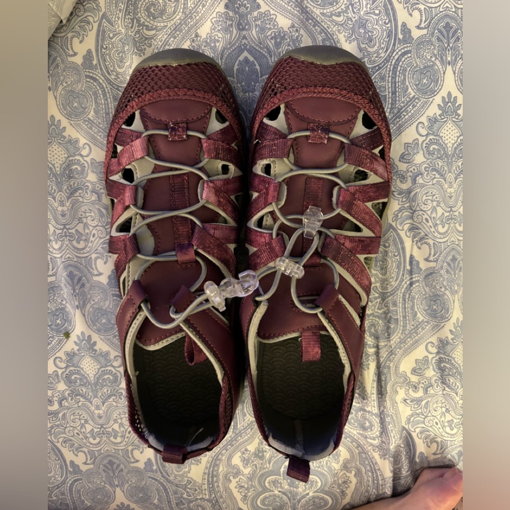 Northside Women's hiking sandals size 9